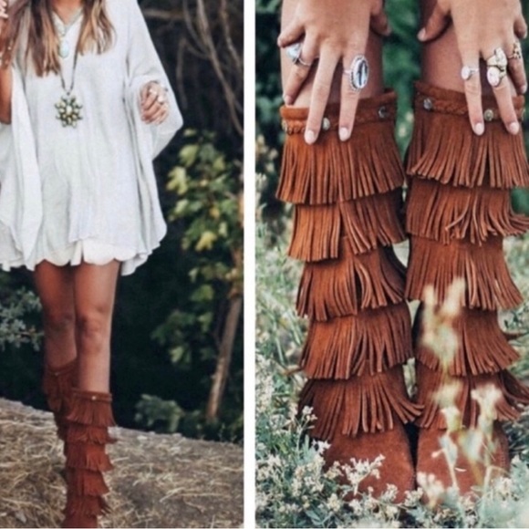 MINNETONKA • 5-layer Fringe Boot | Size 7 - Picture 2 of 8